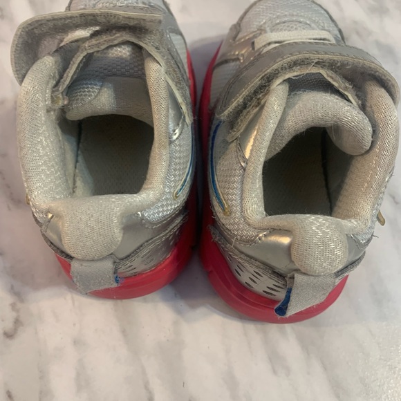 Toddlers Nike Sneakers - Picture 4 of 4